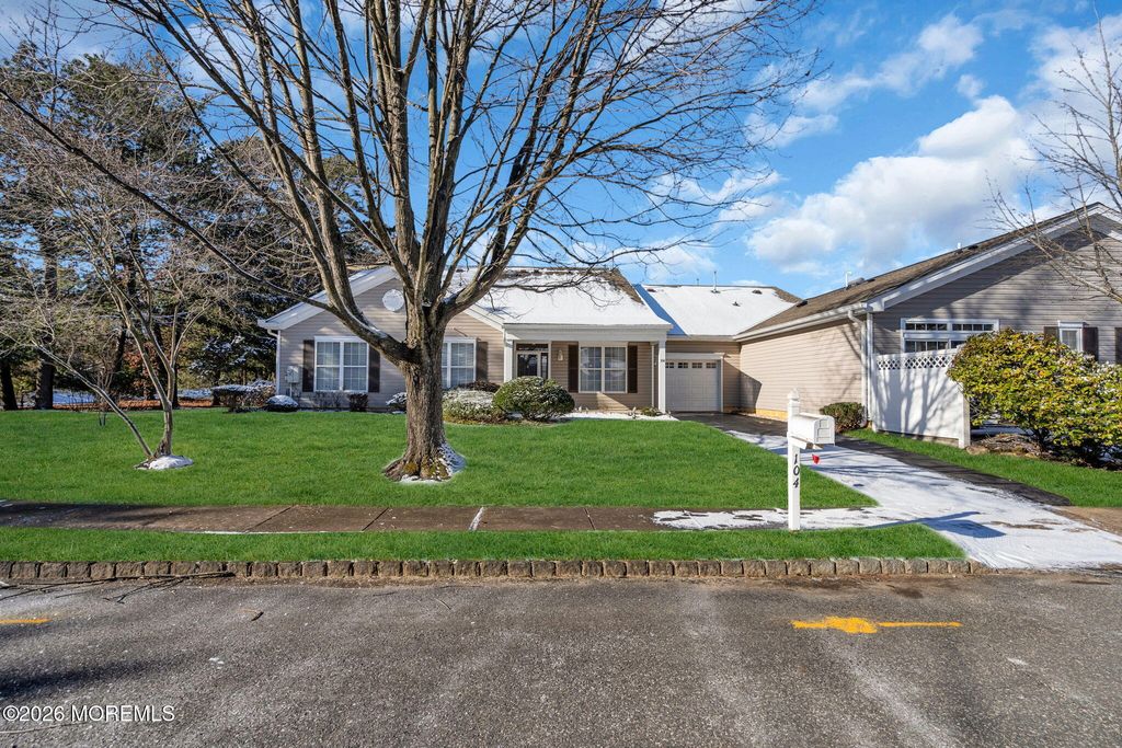 104 Silverlawns Drive, Lakewood, NJ 08701