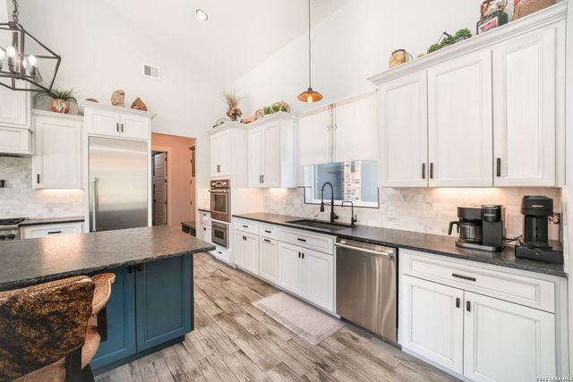 452 Wentworth, Spring Branch, TX 78070