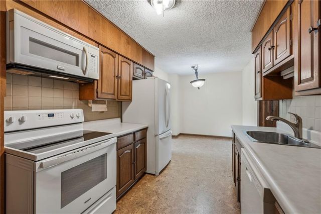 6000 Arlington Avenue, Kansas City, MO 64133