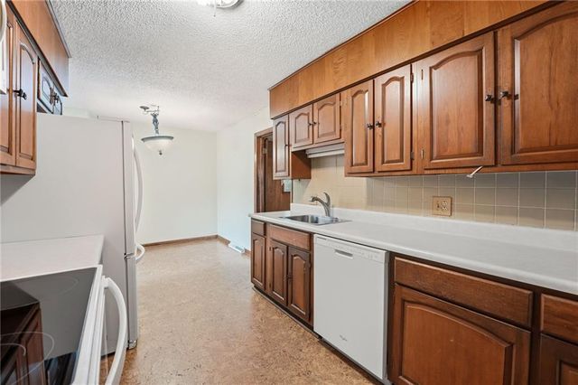 6000 Arlington Avenue, Kansas City, MO 64133