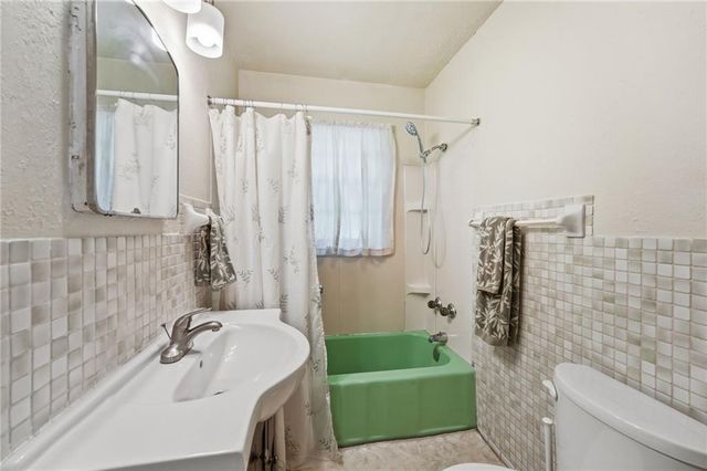 6000 Arlington Avenue, Kansas City, MO 64133