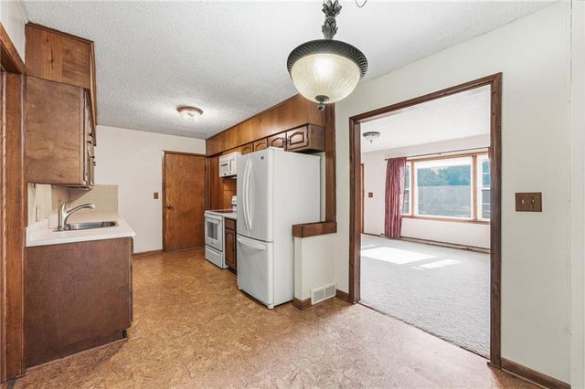 6000 Arlington Avenue, Kansas City, MO 64133