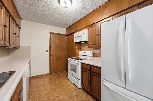 6000 Arlington Avenue, Kansas City, MO 64133
