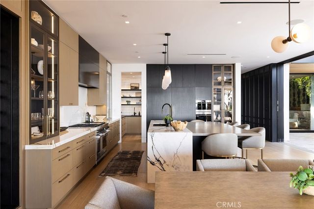 2304 Cliff, Newport Beach, CA 92663
