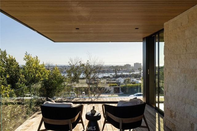 2304 Cliff, Newport Beach, CA 92663