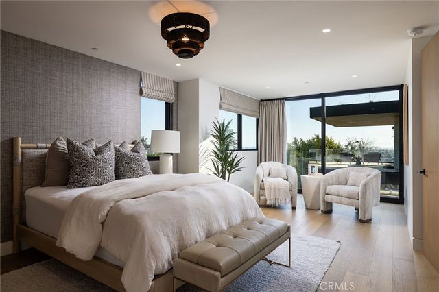 2304 Cliff, Newport Beach, CA 92663