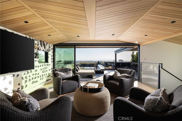 2304 Cliff, Newport Beach, CA 92663