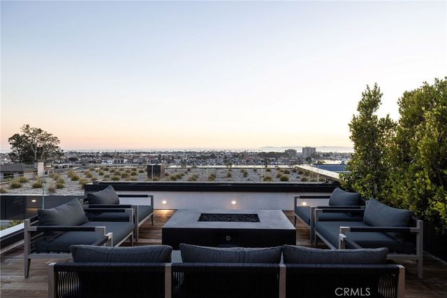 2304 Cliff, Newport Beach, CA 92663