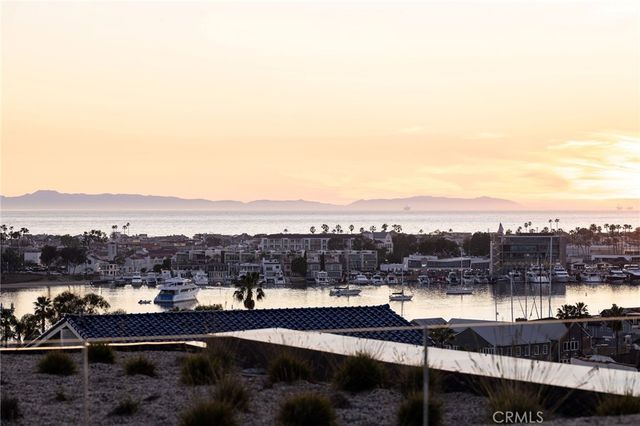 2304 Cliff, Newport Beach, CA 92663