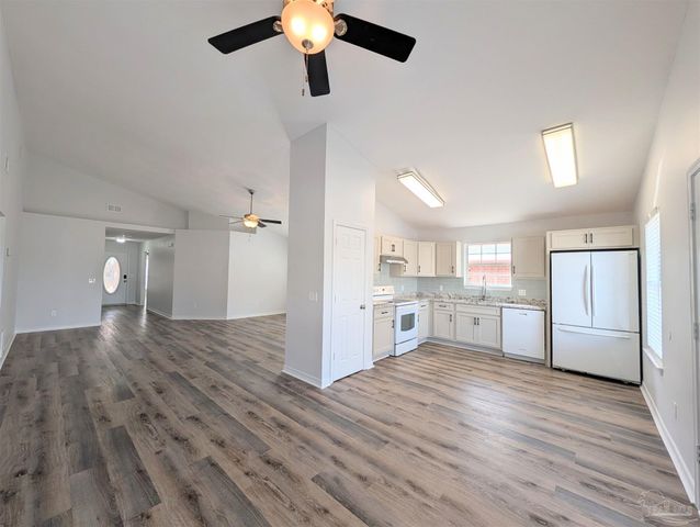 28 Easton St, Cantonment, FL 32533