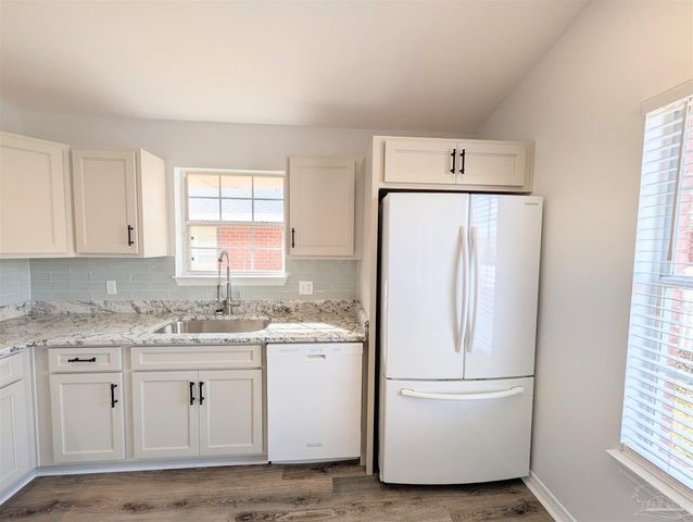 28 Easton St, Cantonment, FL 32533