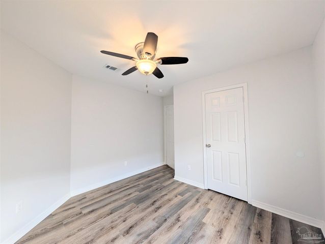 28 Easton St, Cantonment, FL 32533