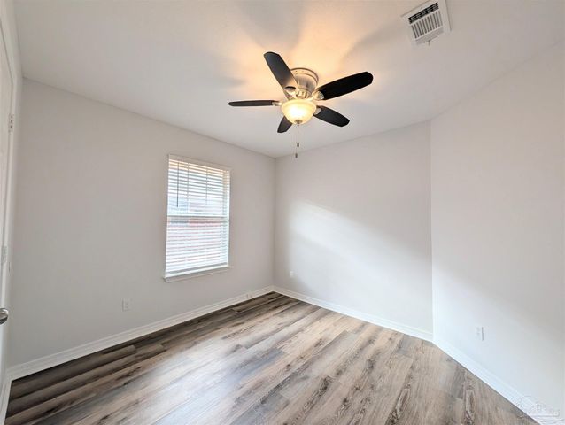 28 Easton St, Cantonment, FL 32533