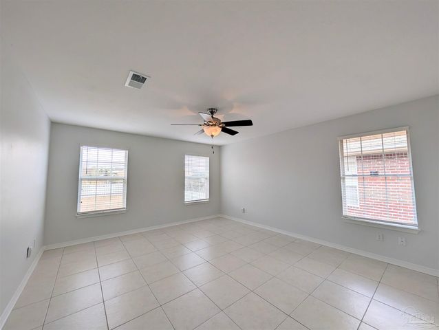 28 Easton St, Cantonment, FL 32533