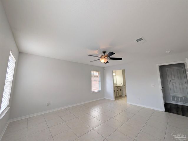 28 Easton St, Cantonment, FL 32533