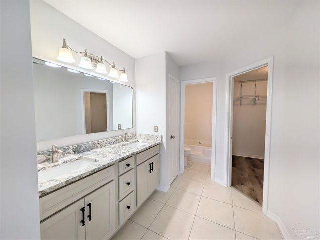 28 Easton St, Cantonment, FL 32533