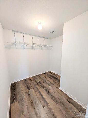 28 Easton St, Cantonment, FL 32533