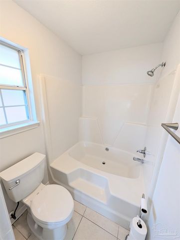 28 Easton St, Cantonment, FL 32533