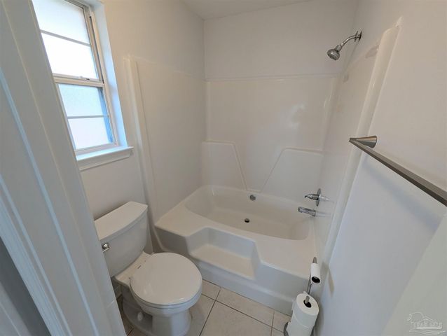 28 Easton St, Cantonment, FL 32533