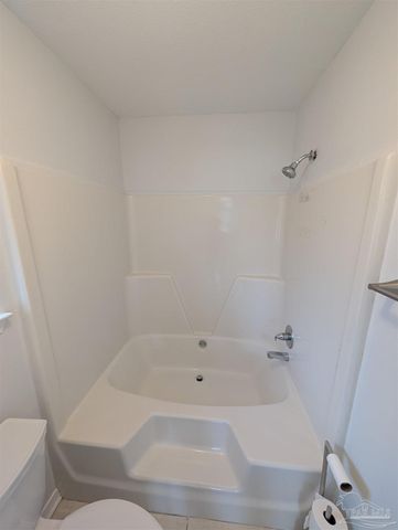 28 Easton St, Cantonment, FL 32533