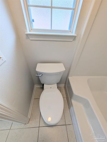 28 Easton St, Cantonment, FL 32533