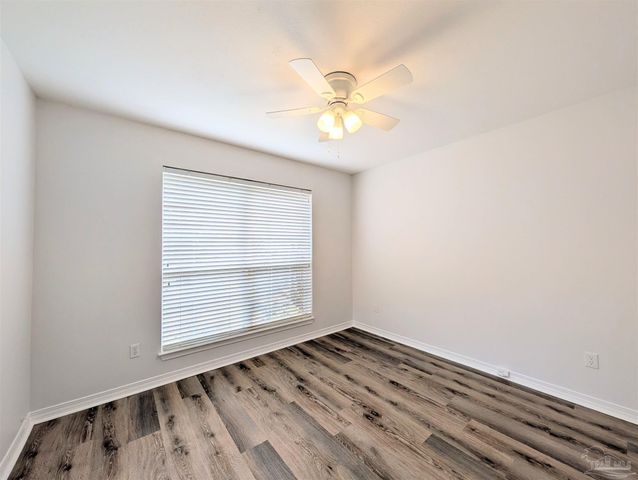 28 Easton St, Cantonment, FL 32533