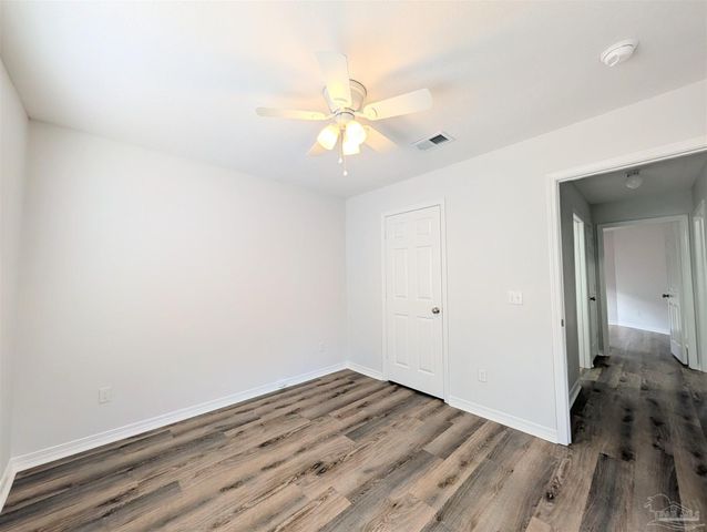 28 Easton St, Cantonment, FL 32533