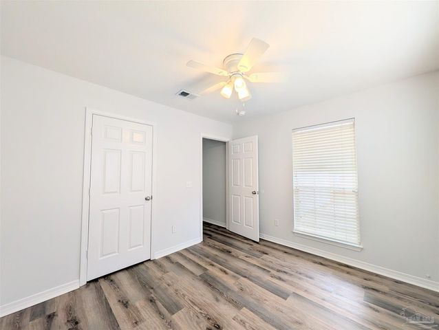 28 Easton St, Cantonment, FL 32533