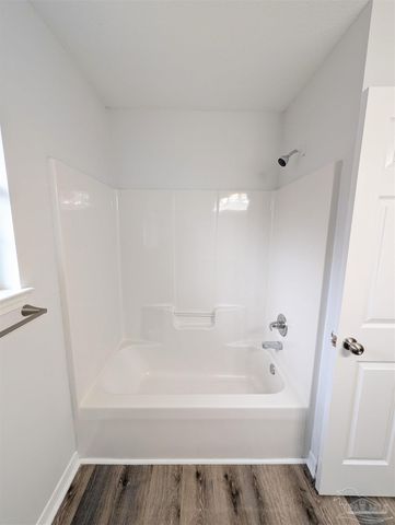 28 Easton St, Cantonment, FL 32533