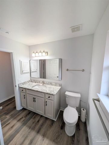 28 Easton St, Cantonment, FL 32533