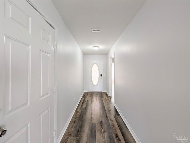 28 Easton St, Cantonment, FL 32533