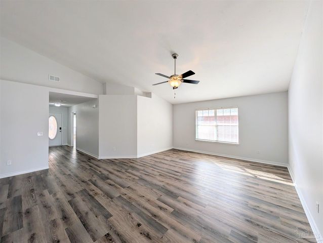 28 Easton St, Cantonment, FL 32533