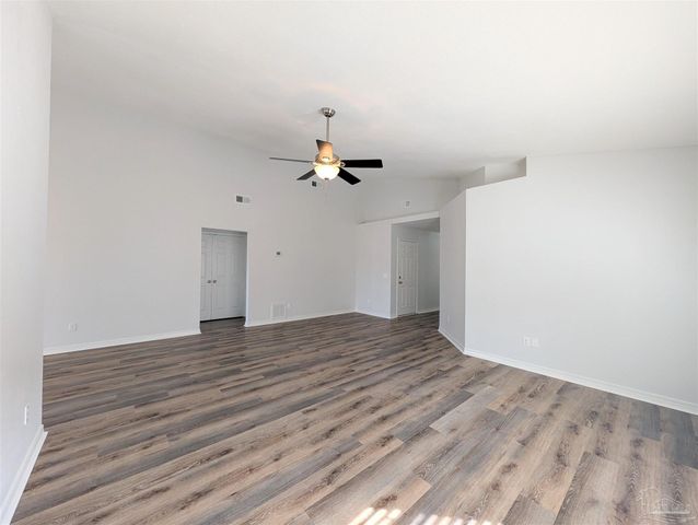 28 Easton St, Cantonment, FL 32533