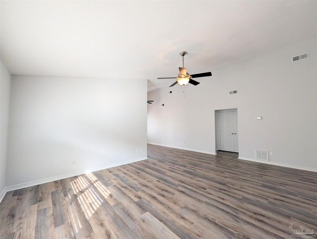 28 Easton St, Cantonment, FL 32533