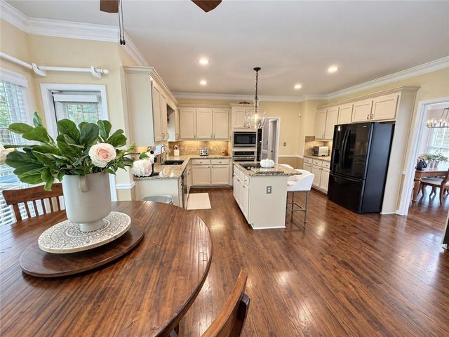 1455 Chinook Court SW, Lilburn, GA 30047