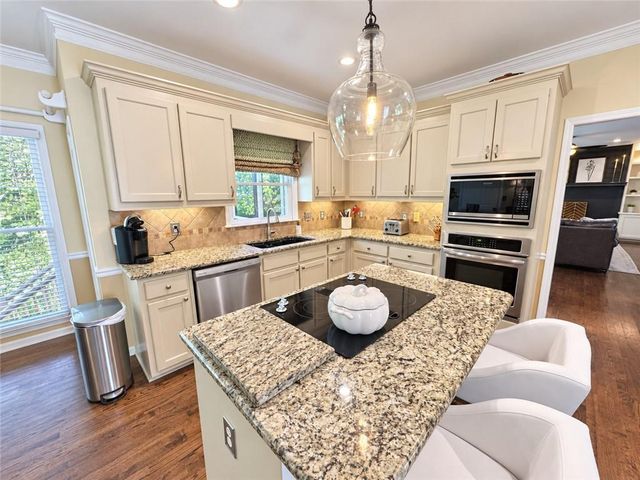 1455 Chinook Court SW, Lilburn, GA 30047