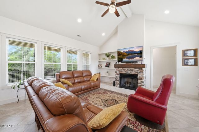 2069 Cody View Way, Sevierville, TN 37876