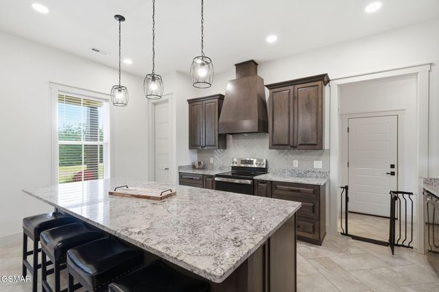 2069 Cody View Way, Sevierville, TN 37876