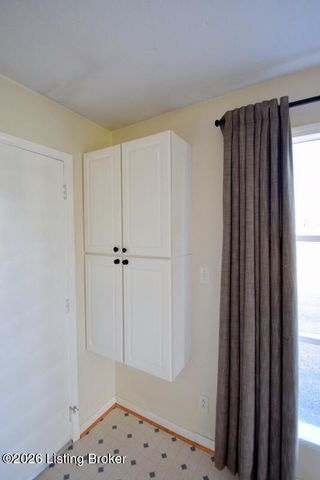 8110 Cooper Chapel Rd, Louisville, KY 40229