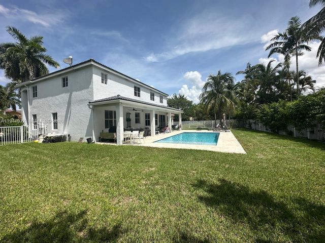 1063 Sunflower Cir, Weston, FL 33327