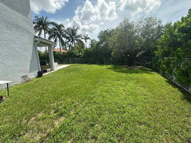 1063 Sunflower Cir, Weston, FL 33327