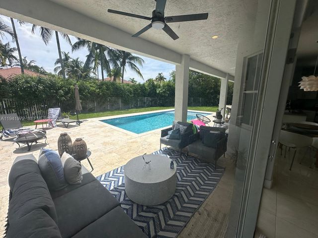 1063 Sunflower Cir, Weston, FL 33327