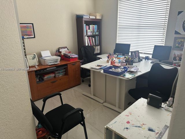 1063 Sunflower Cir, Weston, FL 33327