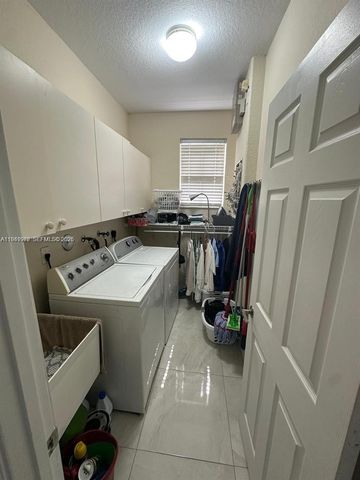 1063 Sunflower Cir, Weston, FL 33327