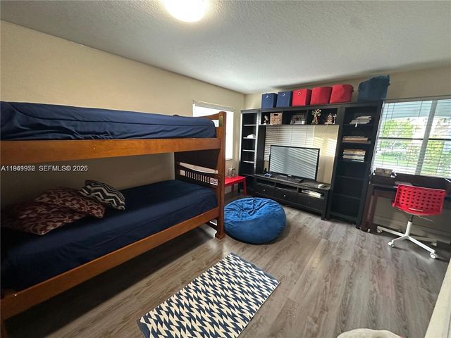 1063 Sunflower Cir, Weston, FL 33327