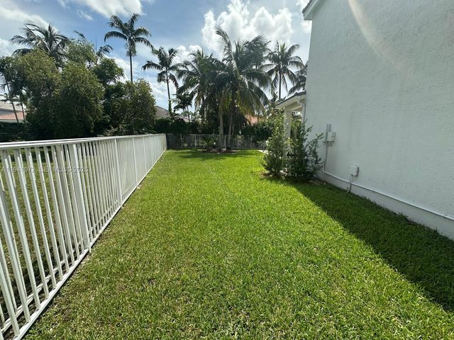 1063 Sunflower Cir, Weston, FL 33327