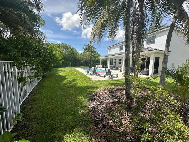 1063 Sunflower Cir, Weston, FL 33327