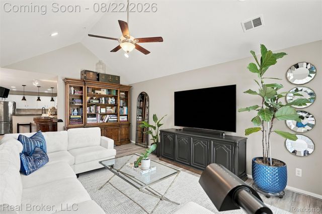 55407 Ambassador Court, Shelby Charter Township, MI 48316