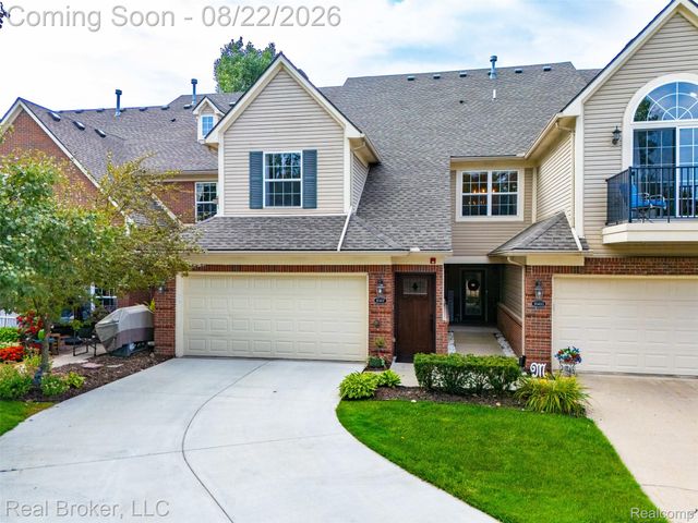 55407 Ambassador Court, Shelby Charter Township, MI 48316