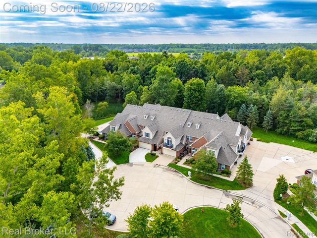 55407 Ambassador Court, Shelby Charter Township, MI 48316
